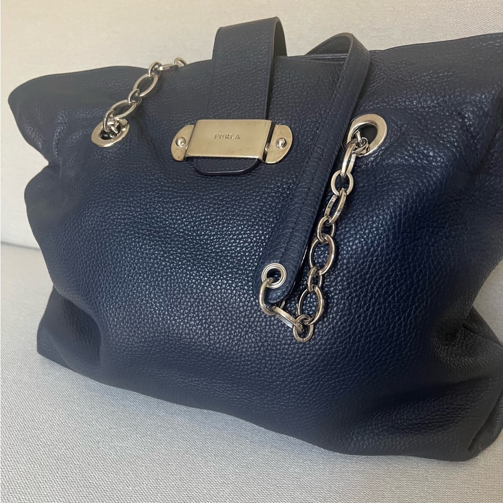 FURLA Navy Pebbled Leather Silver Chain Strap
Tote Shoulder Bag